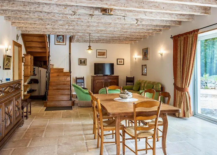 Сasa de vacaciones Cozy In With Heated Swimming Pool Lonnes