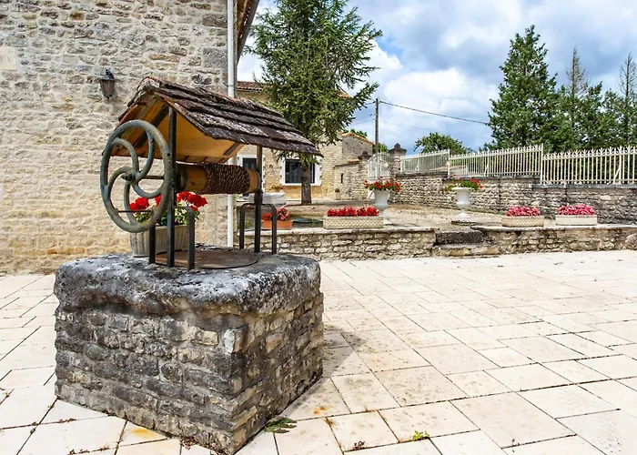 Сasa de vacaciones Cozy In With Heated Swimming Pool *