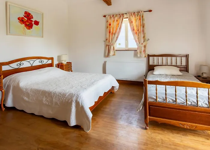 Сasa de vacaciones Cozy In With Heated Swimming Pool Lonnes