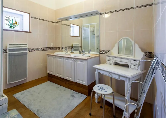 Cozy In With Heated Swimming Pool Lonnes